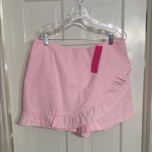 Lilly Pulitzer Pants - Lilly Pulitzer Faye Skort Capri Coral Seersucker Size 14 NWT